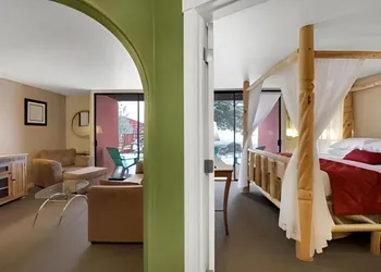 Ramada by Wyndham Monument hotel thumbnail 8
