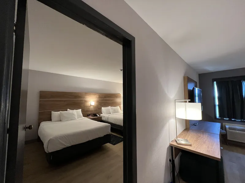 Super 8 by Wyndham Cornwall ON hotel detail image 6