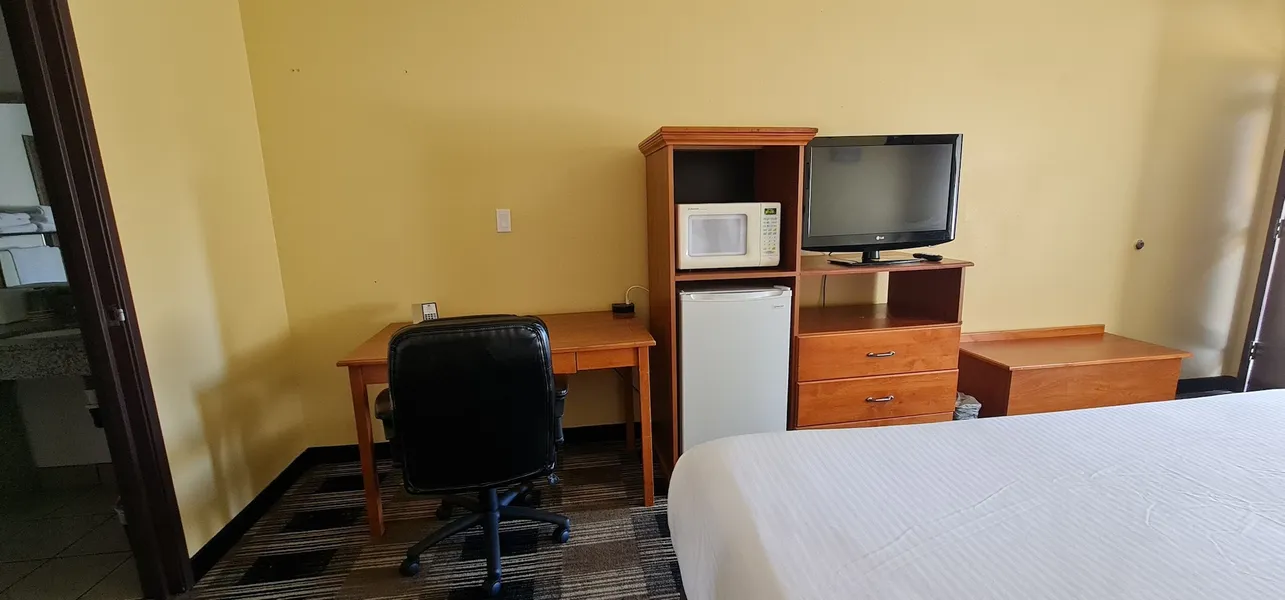 Oakridge Inn & Suites hotel detail image 6