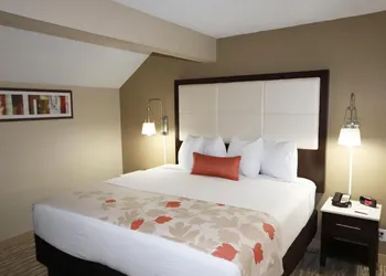 Hawthorn Suites by Wyndham Detroit Southfield hotel thumbnail 2