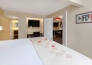 Hawthorn Suites by Wyndham Detroit Southfield hotel thumbnail 6