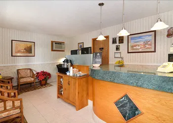 UBar Inn & Suites hotel thumbnail 2