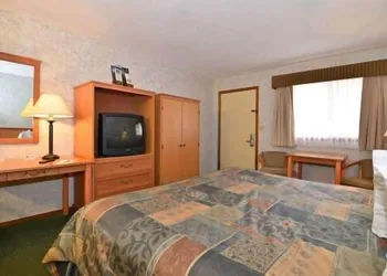 UBar Inn & Suites hotel thumbnail 6