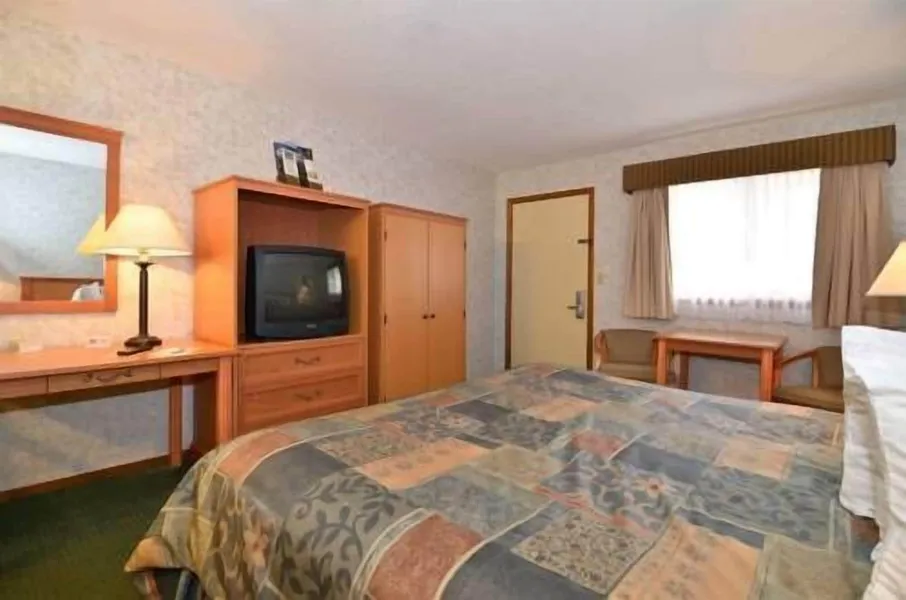 UBar Inn & Suites hotel detail image 6