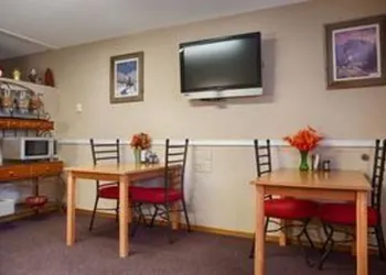 UBar Inn & Suites hotel thumbnail 7