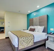 Plymouth Bay Inn and Suites hotel detail image 7