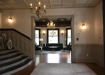 Sparrow Grove Manor hotel thumbnail 2