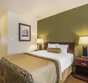Econo Lodge Inn & Suites hotel detail image 4