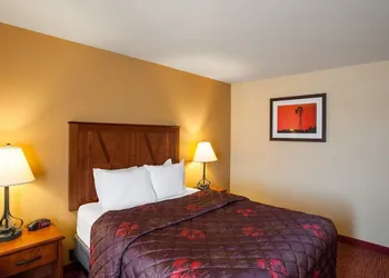 Rodeway Inn & Suites Phillipsburg hotel thumbnail 6