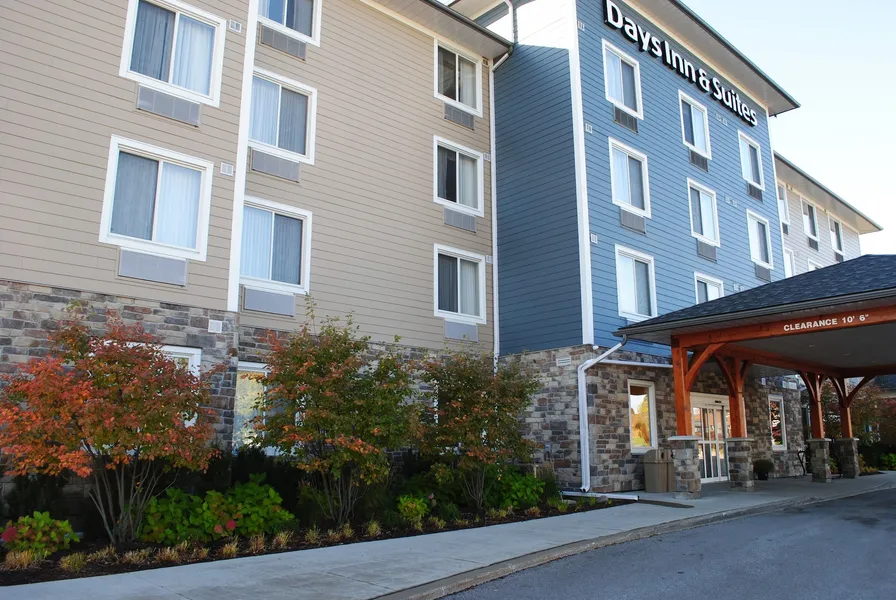Days Inn & Suites by Wyndham Lindsay hotel detail image 2