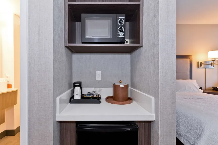 Hampton Inn & Suites Palm Desert hotel detail image 6