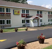 Super 8 by Wyndham Chisago City hotel detail image 3