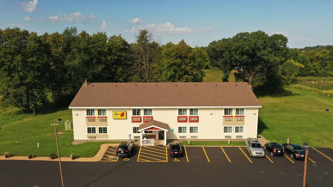 Super 8 by Wyndham Chisago City hotel detail image 6
