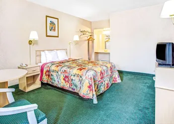 Days Inn by Wyndham Arlington/Washington DC hotel thumbnail 7