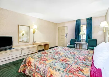 Days Inn by Wyndham Arlington/Washington DC hotel thumbnail 8