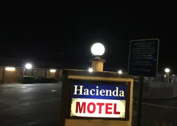 Hacienda Motel hotel thumbnail 3