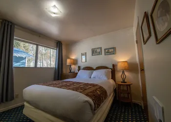 Gull Lake Lodge hotel thumbnail 8