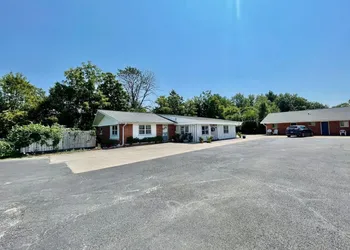 Traveler's Inn Motel hotel thumbnail 4