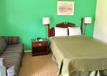Traveler's Inn Motel hotel thumbnail 8