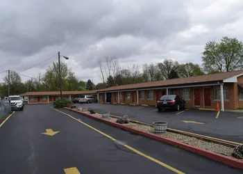 Economy Inn hotel thumbnail 2