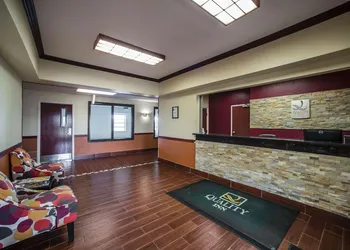 Quality Inn Harrisburg hotel thumbnail 2
