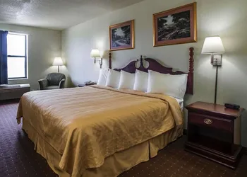 Quality Inn Harrisburg hotel thumbnail 2