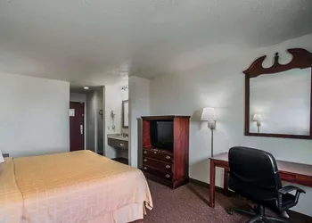 Quality Inn Harrisburg hotel thumbnail 5
