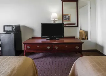 Quality Inn Harrisburg hotel thumbnail 7