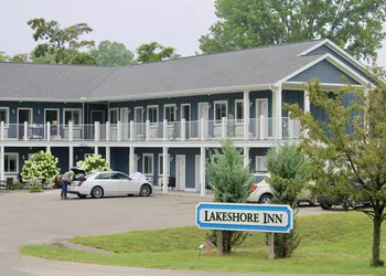Empire Lakeshore Inn hotel thumbnail 4