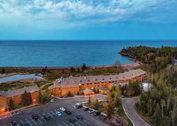 Superior Shores hotel thumbnail 2