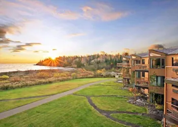 Superior Shores hotel thumbnail 3
