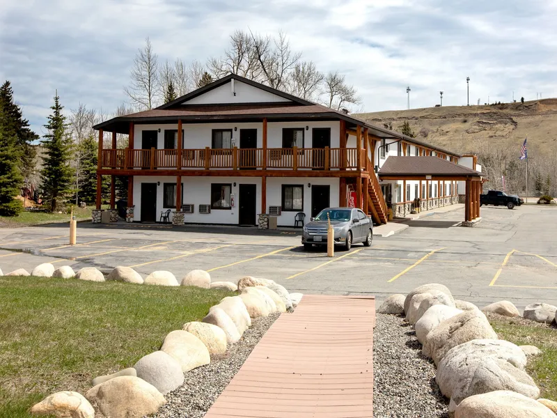 Beartooth Hideaway Inn and Cabins hotel detail image 2