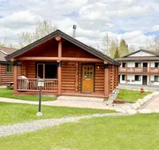 Beartooth Hideaway Inn and Cabins hotel detail image 3