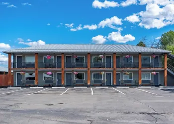 Sandman Motel hotel thumbnail 2