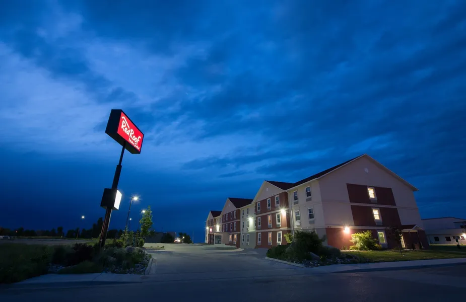 Red Roof Inn & Suites Dickinson hotel detail image 2