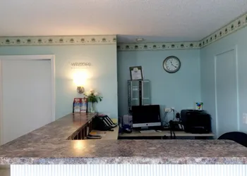 Sand Pebble Motor Lodge hotel thumbnail 2