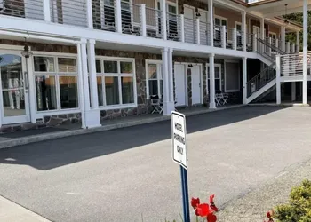 Lake Front Hotel hotel thumbnail 4