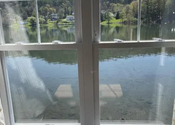 Lake Front Hotel hotel thumbnail 6