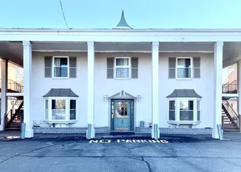 Tappan Zee Hotel hotel thumbnail 5