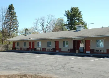 BLUE SKY INN Glens Falls-Saratoga-Lake George hotel thumbnail 2