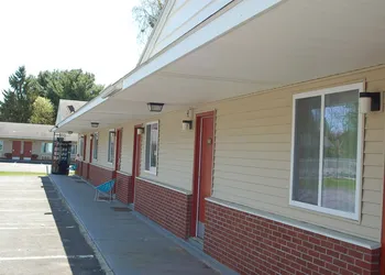BLUE SKY INN Glens Falls-Saratoga-Lake George hotel thumbnail 4