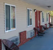 BLUE SKY INN Glens Falls-Saratoga-Lake George hotel detail image 7