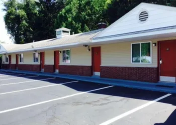 BLUE SKY INN Glens Falls-Saratoga-Lake George hotel thumbnail 8