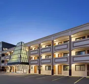 Travelodge by Wyndham Manhasset hotel detail image 3