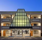 Travelodge by Wyndham Manhasset hotel detail image 4