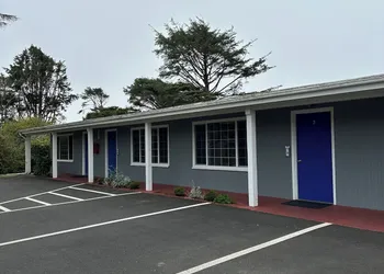 Tillicum Beach Motel (Deane's Oceanfront Lodge) hotel thumbnail 3