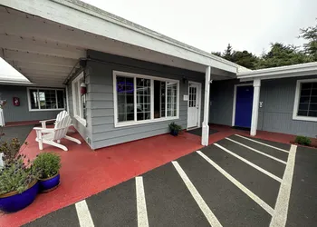 Tillicum Beach Motel (Deane's Oceanfront Lodge) hotel thumbnail 4