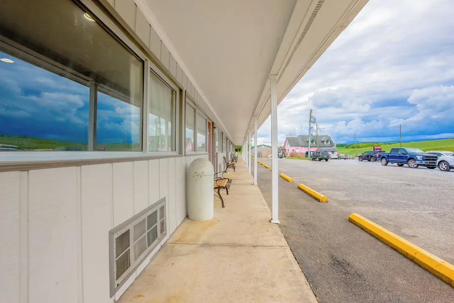 Budget Inn By OYO Natural Bridge I-81 hotel detail image 6