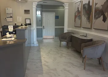 Deluxe 6 Inn & Suites hotel thumbnail 6