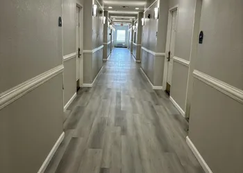 Deluxe 6 Inn & Suites hotel thumbnail 7